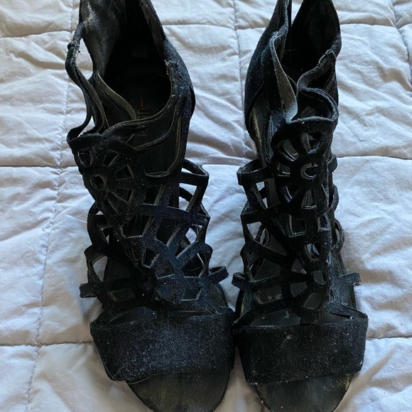 Black heels - Picture 1 of 2